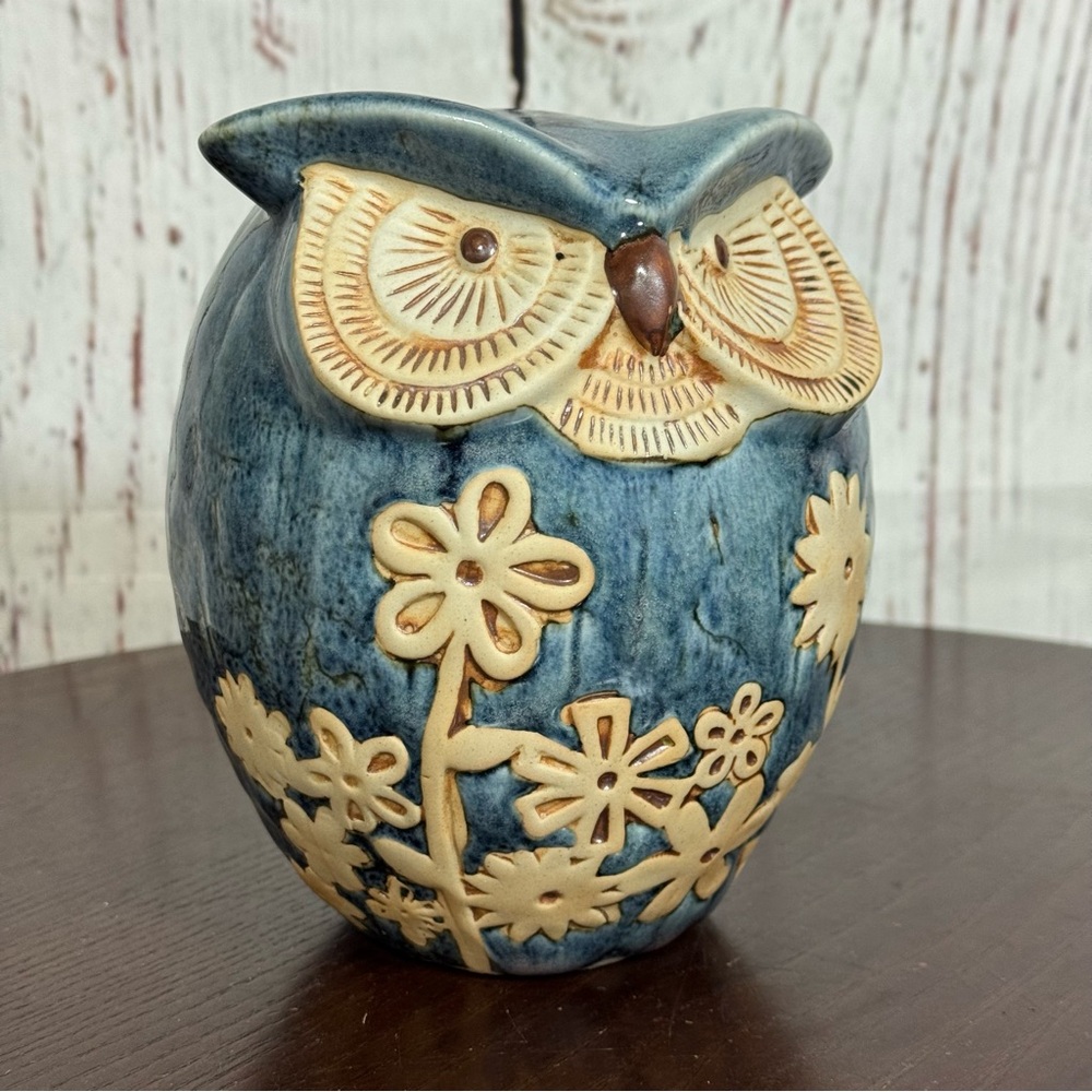 Ashland Home Collection Blue and Cream Ceramic Owl Figurine Beautiful Details - Picture 2 of 10